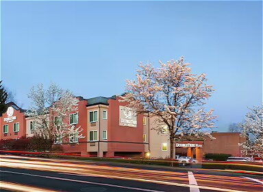 DoubleTree by Hilton Portland – Tigard